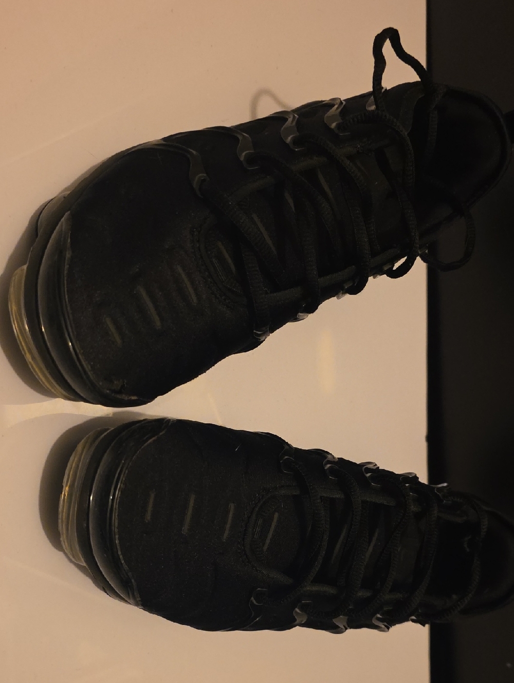 Nike Men's Black Low-Top Air-Cushioned Sneakers